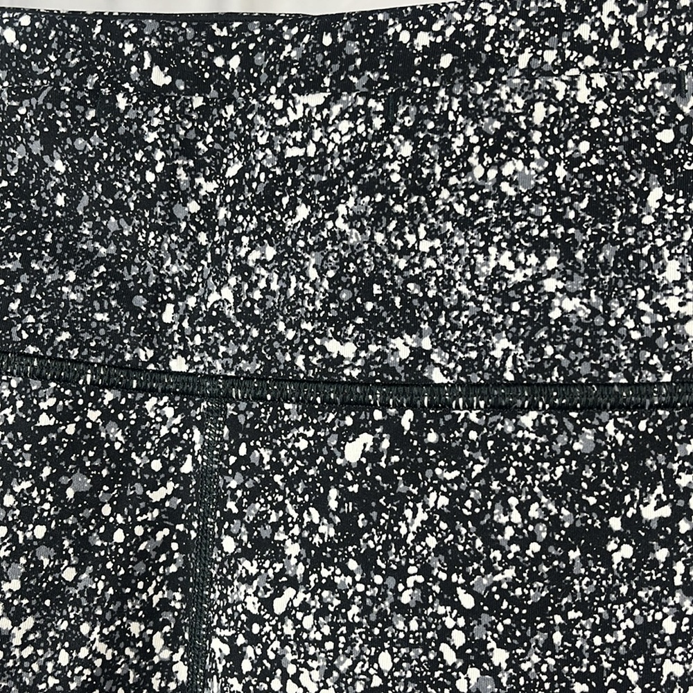 Lululemon Pace Rival Crop (Marathon) in Splatter White Black / Black. - Picture 8 of 12